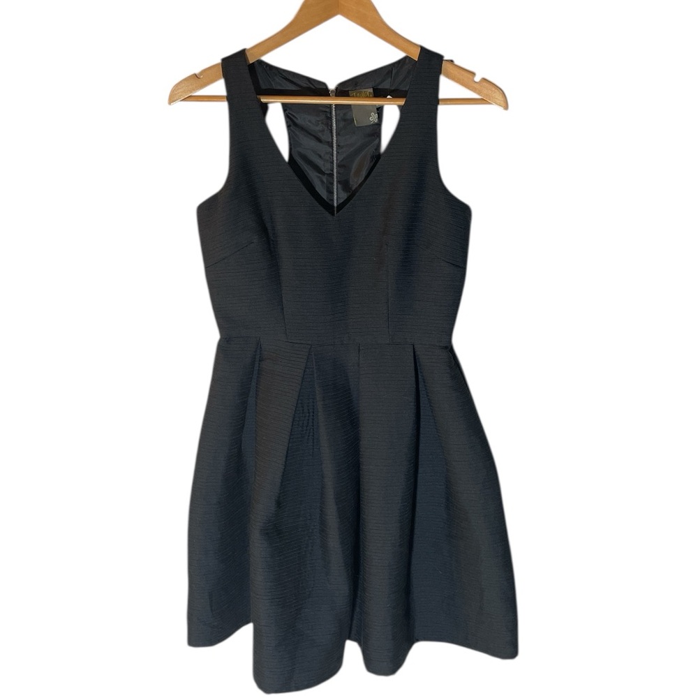 F2- Women’s Small size 2 Taylor Black V-Neck Mini Dress